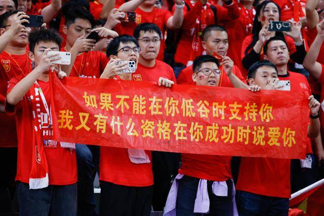 76人即将复兴！詹姆斯力助年轻队员崭露头角